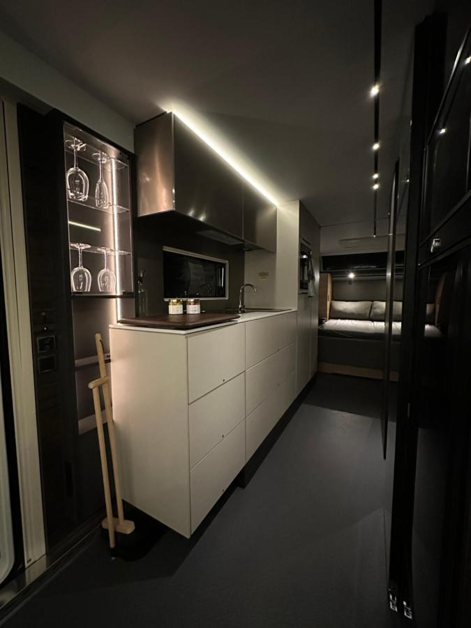 Santa'S Luxury Trailer Hotel Rovaniemi Exterior photo
